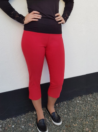 Capri-housut Emma-mallissa, punainen. Mingle. Edul