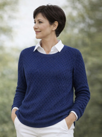 Vackert m�nsterstickad tr�ja, marin